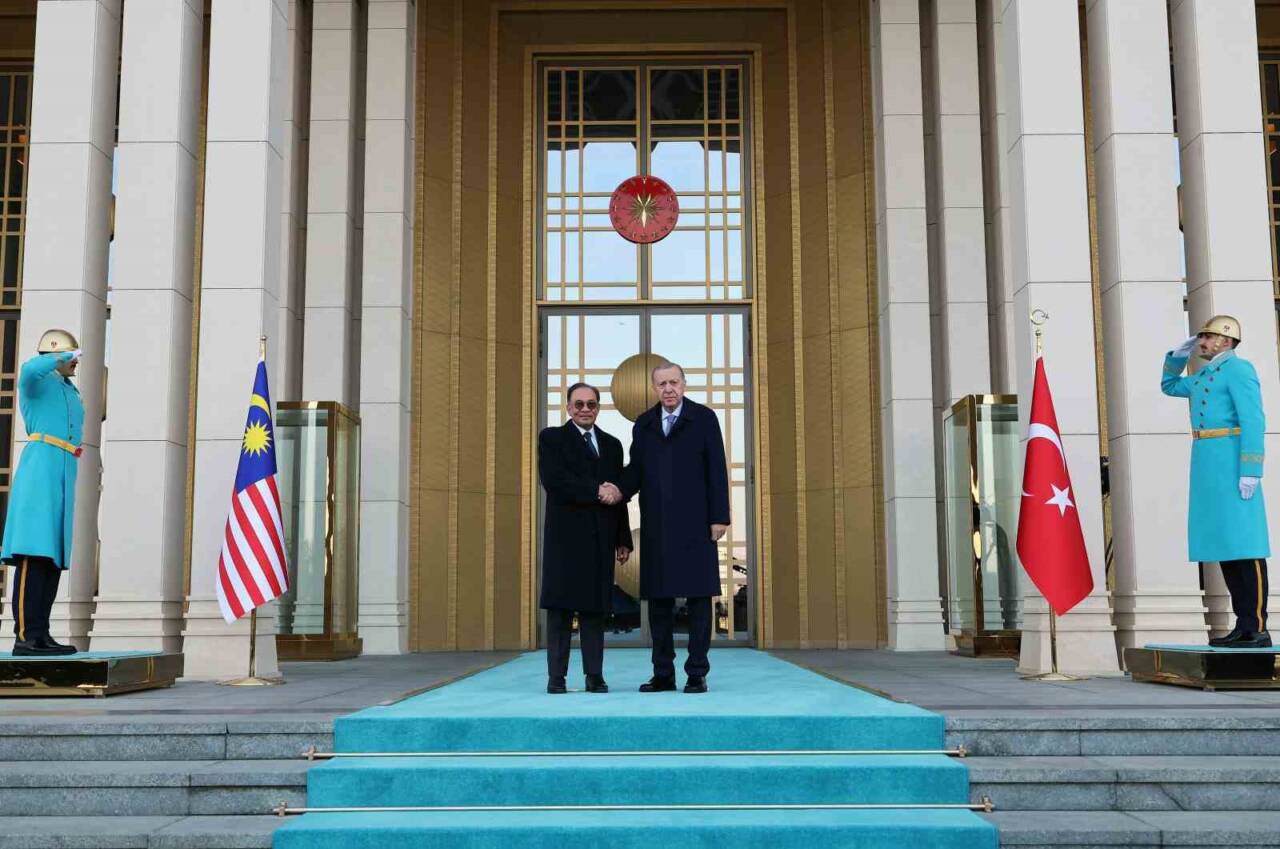 Cumhurbaşkanı Recep Tayyip Erdoğan, Malezya Başbakanı Enver İbrahim'i resmi bir