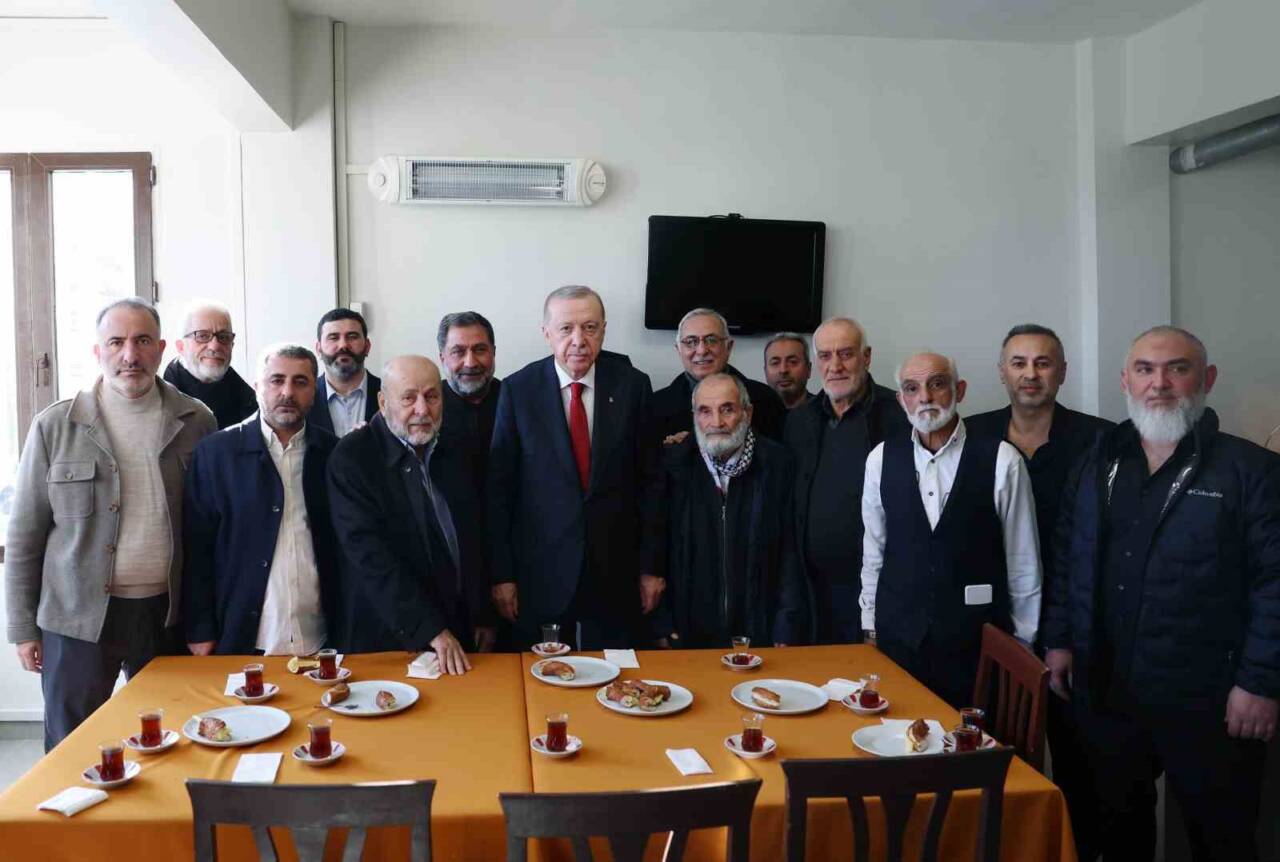 Cumhurbaşkanı Recep Tayyip Erdoğan, futbol oynadığı Tophane Tayfun Spor Kulübü’nü