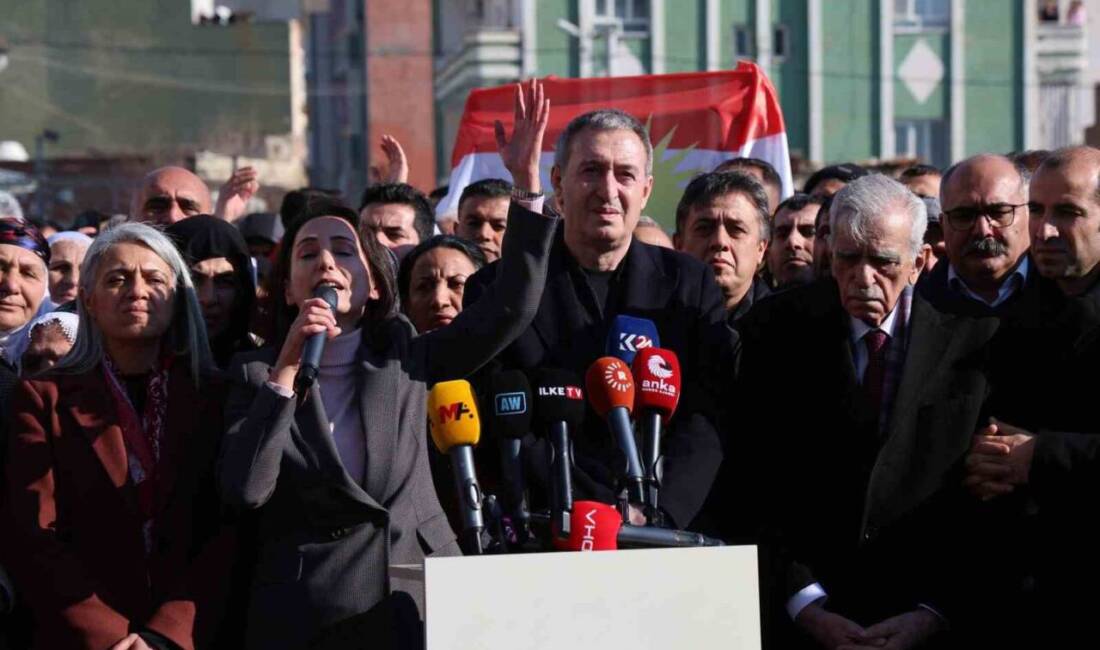 DEM Parti, Mardin’in Nusaybin ilçesinde grup toplantısı düzenleyerek Suriye’deki savaş