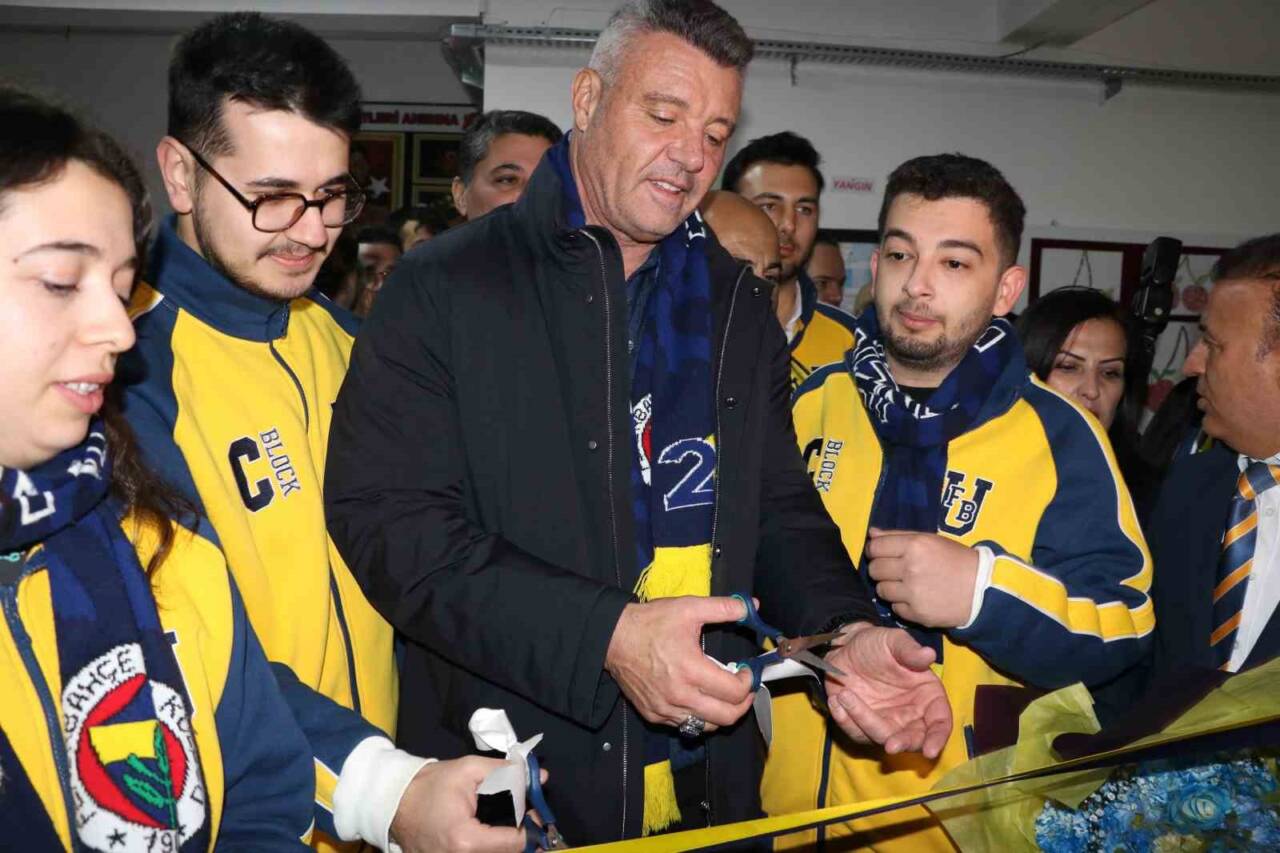 Fenerbahçe Spor Kulübü Başkanı Sadettin Saran, Antalya’daki Akdeniz İlkokulu ve