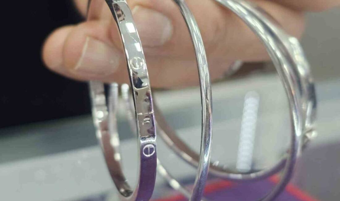 Gümüş fiyatlarındaki artış, tüketicilerin altın yerine gümüş bileziklere yönelmesine neden