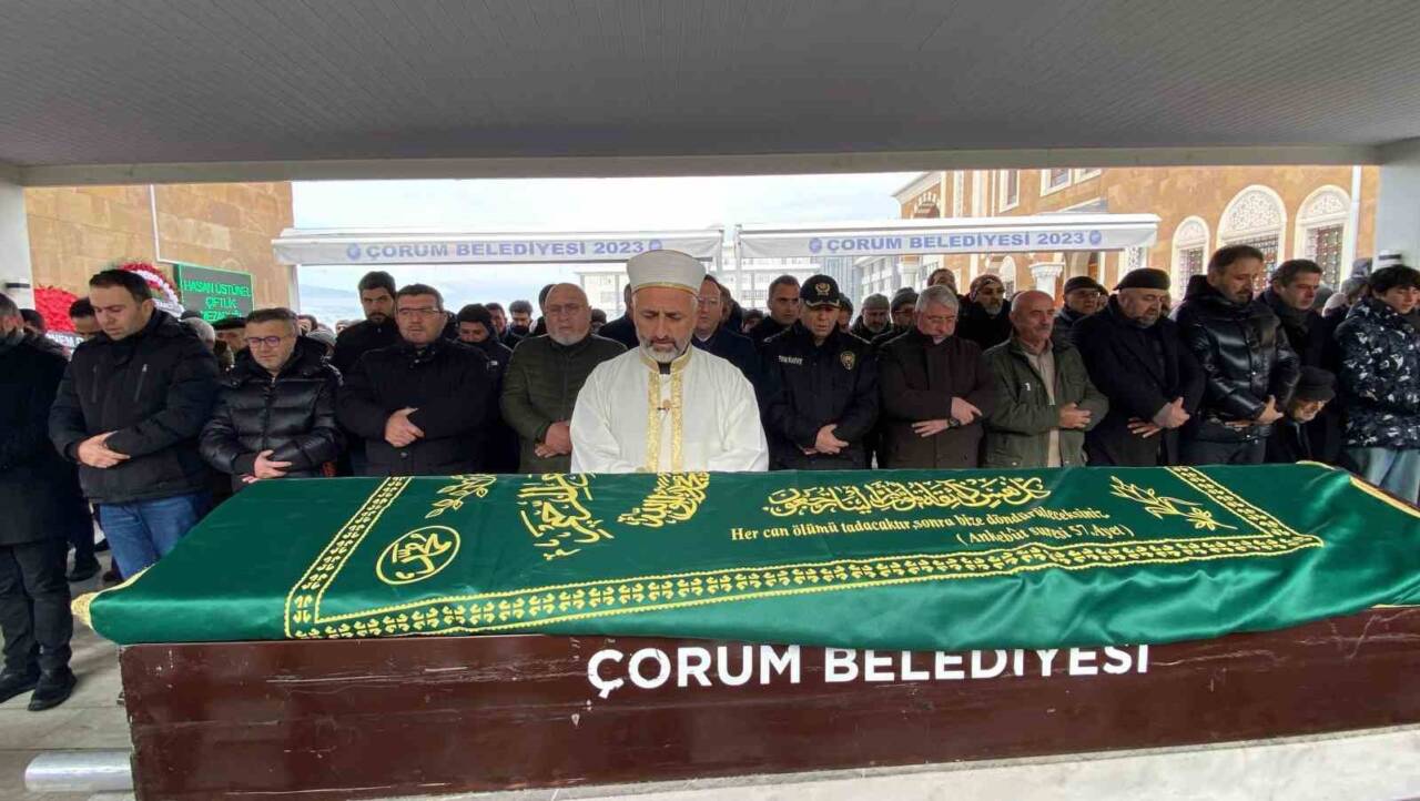 Gazeteci Cüneyt Özdemir’in annesi Hamiyet Özdemir, vefatının ardından Çorum’da düzenlenen