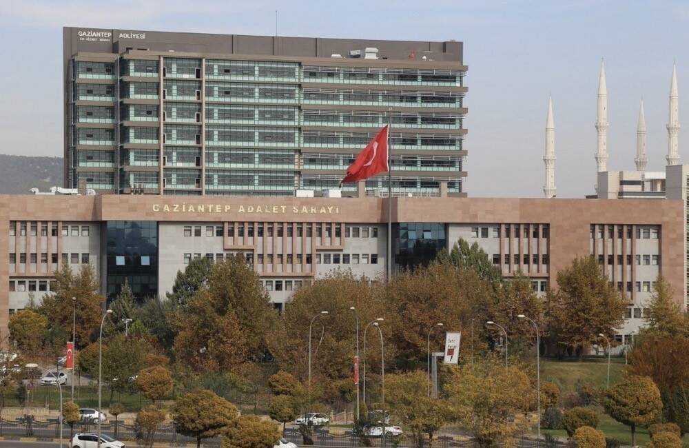 Gaziantep'te Halil B., sosyal medyada "medyum" olarak tanıttığı H.D. ve