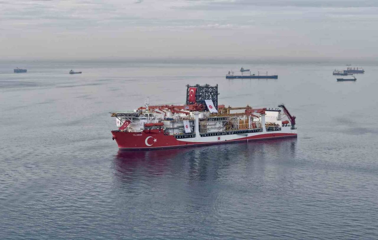 Türkiye’nin enerji kabiliyetlerini artırmak için İstanbul Boğazı'ndan geçen 'Yıldırım' sondaj