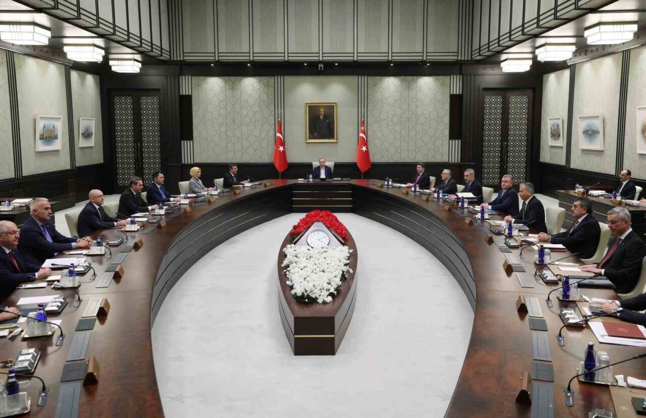 Cumhurbaşkanı Recep Tayyip Erdoğan, Beştepe'de Kabine Toplantısı’nı başlattı. Toplantıda ülke