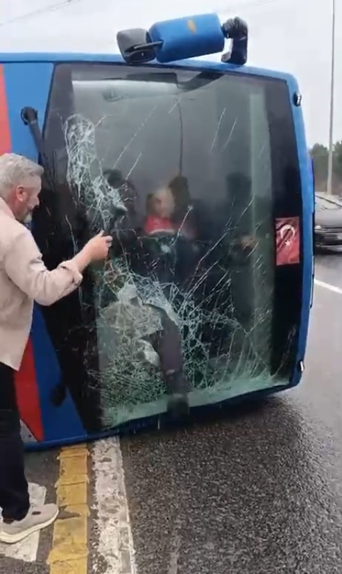 Kağıthane'de bir cezaevi nakil aracının devrilmesi sonucu meydana gelen kazada,