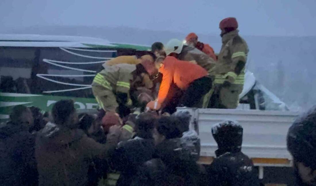 Tokat-Sivas kara yolunda, karlı havada kayarak duramayan Topcan firmasına ait