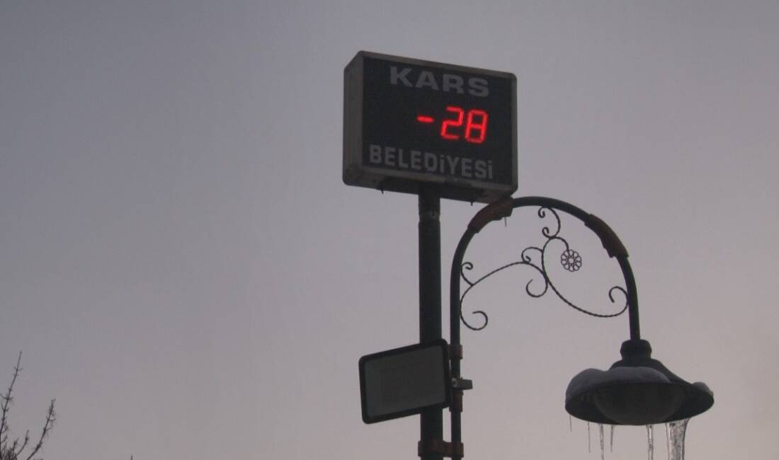 Doğu Anadolu Bölgesi'nde kış koşulları etkisini artırırken, Kars'ta sıcaklık sıfırın