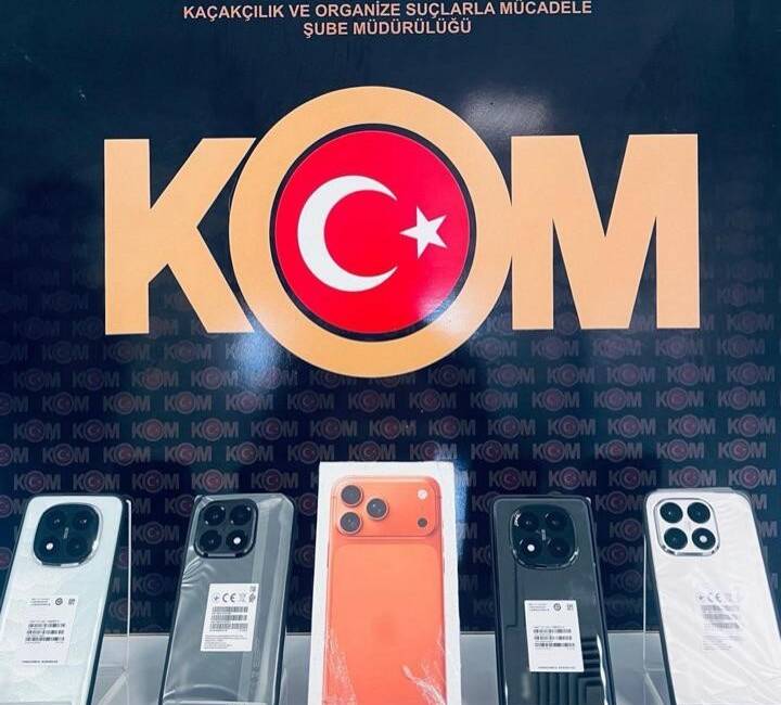 Muş’ta yapılan bir operasyonla 5 gümrük kaçağı cep telefonu ele