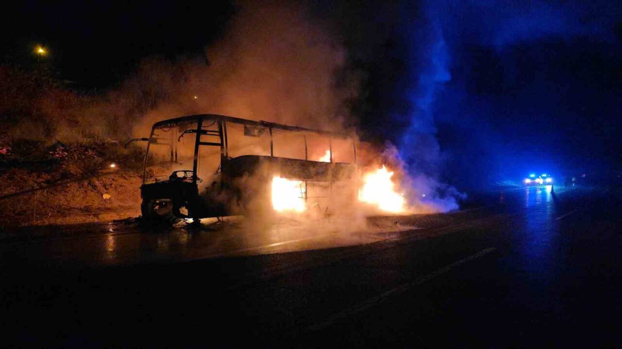 Adana'nın Pozantı ilçesinde Ali Osman Ulusoy firmasına ait bir otobüs,