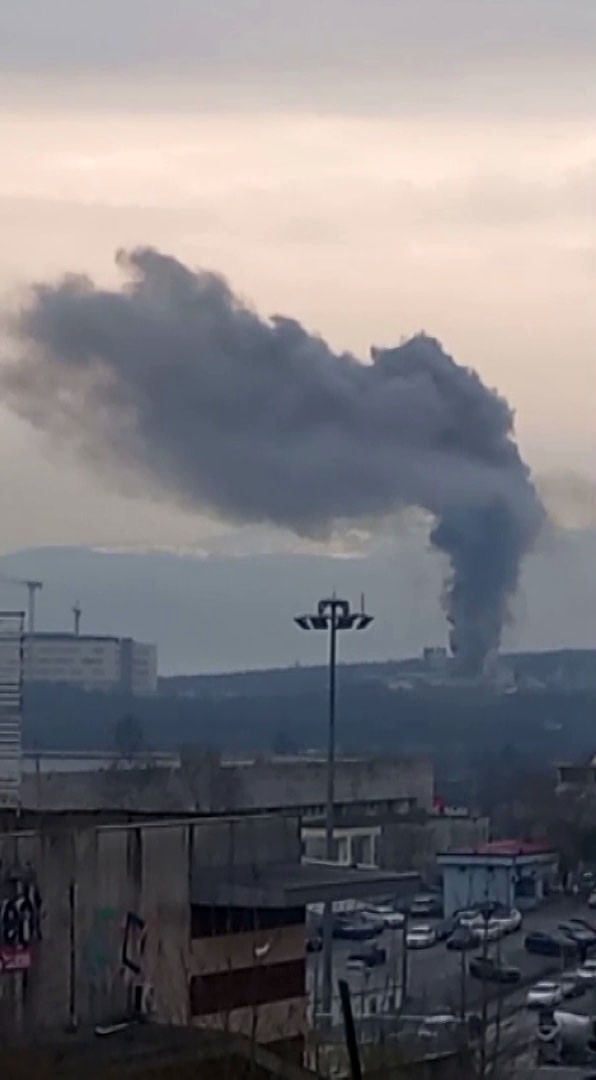 Sakarya'nın Adapazarı ilçesindeki şehir hastanesi inşaatında çıkan yangına, erken ihbar