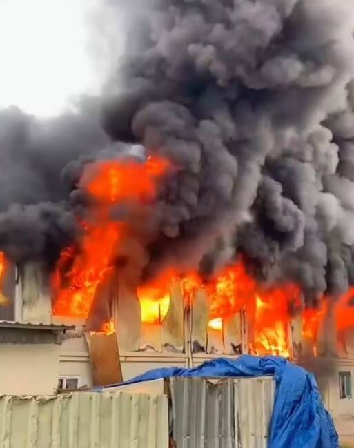 Sakarya'nın Adapazarı ilçesindeki bin yataklı şehir hastanesi şantiyesinde çıkan yangın,