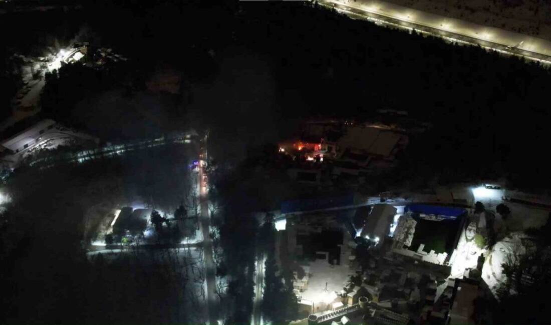 Çekmeköy'deki TRT film platosunda çıkan yangın, paniğe yol açtı. Yangın,