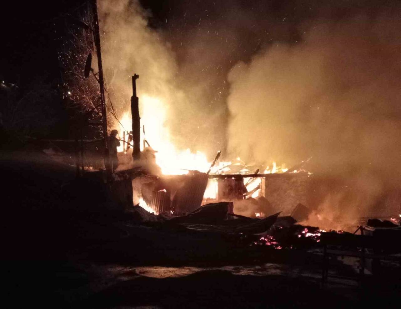 Ordu'nun Ünye ilçesinde 67 yaşındaki Selahattin Ç., bunalım sonucu evini