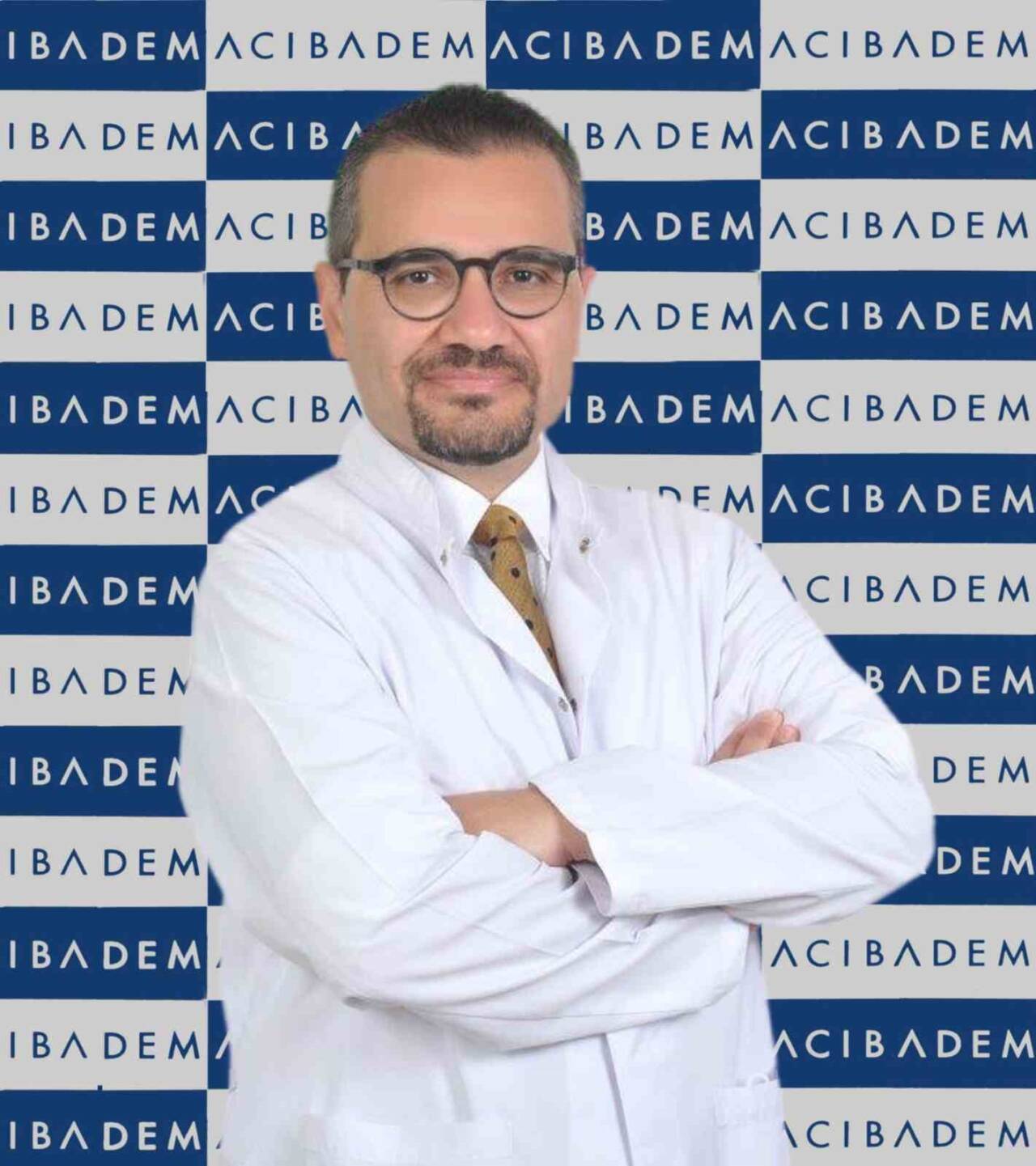 Acıbadem Adana Hastanesi'nden Göz Hastalıkları Uzmanı Prof. Dr. Selçuk Sızmaz,