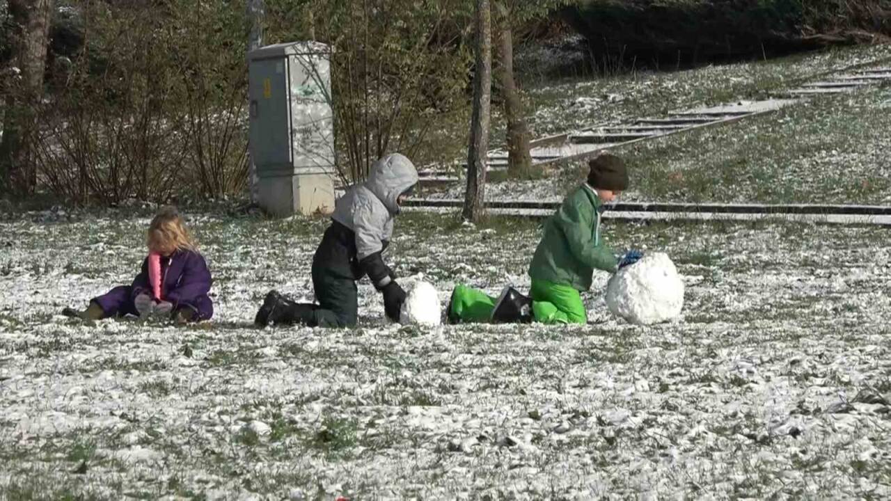 Yalova'da yeni yıl ile birlikte etkili olan kar yağışı, kentin