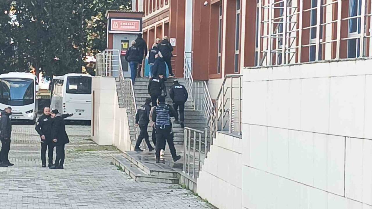 Yalova'daki DEAŞ operasyonunda 3 polis şehit olurken, 42 şüpheli gözaltına