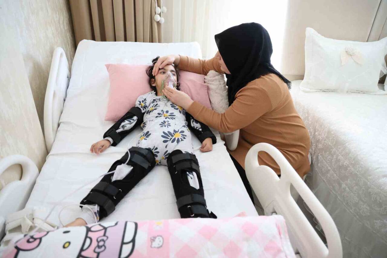 Aksaray’da 4 yaşındaki Mihra, hastanede yanlış iğne nedeniyle yatalak durumda.