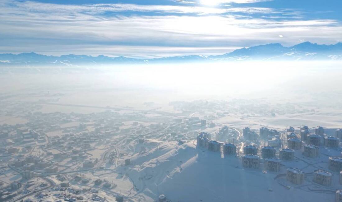 Hakkari'nin Yüksekova ilçesinde etkili olan yoğun sis, Ankara-Yüksekova uçak seferlerinin