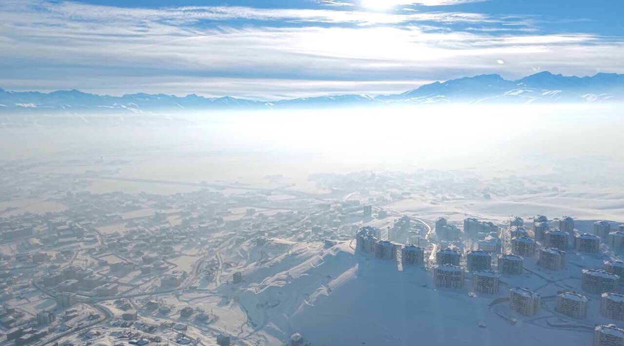 Hakkari'nin Yüksekova ilçesinde etkili olan yoğun sis, Ankara-Yüksekova uçak seferlerinin