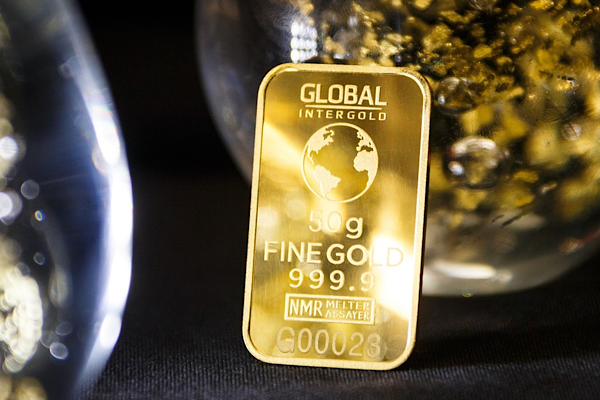 Altın fiyatları, Pazartesi günü yaklaşık yüzde 1 artışla ons başına