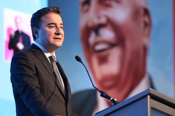 Demokrasi ve Atılım Partisi (DEVA Partisi) Genel Başkanı Ali Babacan,