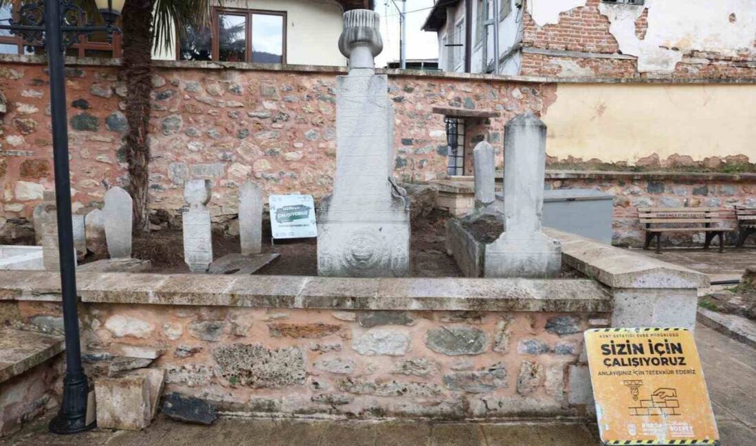 Bursa Büyükşehir Belediyesi, Alaüddin Paşa Camii haziresindeki tarihi mezar taşlarını