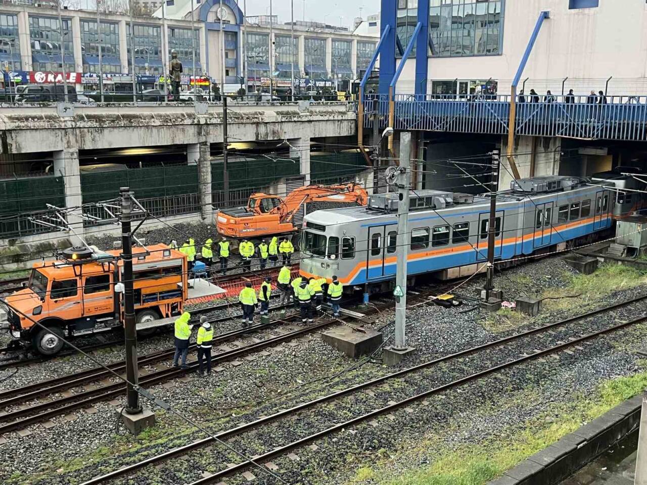 İstanbul Esenler'de, Yenikapı-Kirazlı metro hattında bir arıza nedeniyle seferler aksadı.