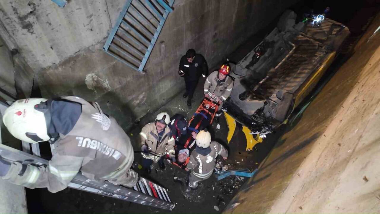 Kartal Soğanlık Mahallesi'nde meydana gelen kazada, alkollü olduğu belirlenen sürücü