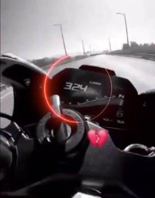 Hatay'da 324 km hızla otoyolda akrobatik hareketler yapan motosiklet sürücüsü