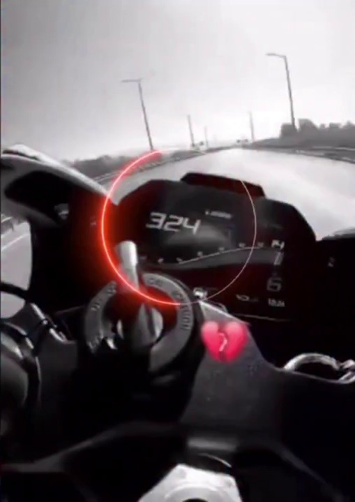 Hatay'da 324 km hızla otoyolda akrobatik hareketler yapan motosiklet sürücüsü