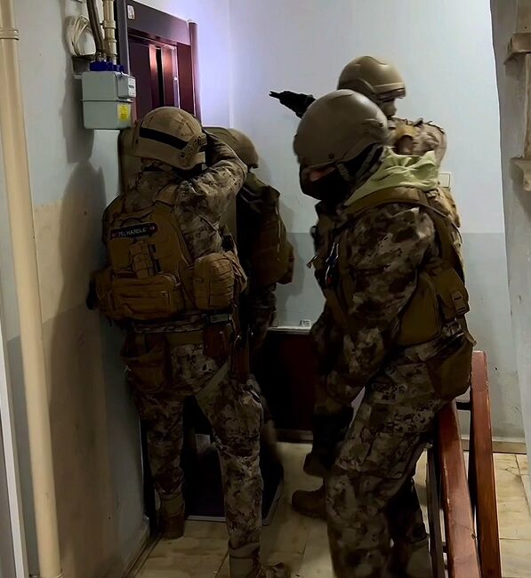 Yalova'da DEAŞ terör örgütüne yönelik düzenlenen operasyonda üç yabancı uyruklu