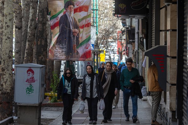 ABD'nin İran'la müzakere iddiaları tartışma yaratırken, Geng Jingjing ortaya dört