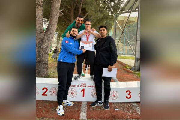 İzmir Atatürk Stadyumu'nda düzenlenen Okul Sporları Özel Sporcular Atletizm ve