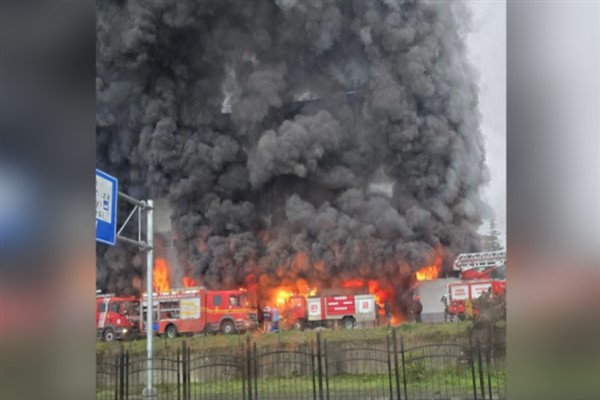 Trabzon'da Arsin Organize Sanayi Bölgesi'ndeki fındık fabrikasında çıkan yangına Büyükşehir