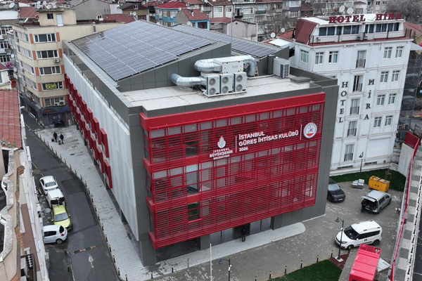 İstanbul Büyükşehir Belediye Başkanı Ekrem İmamoğlu, 2025'te açılışı gerçekleştirilen spor