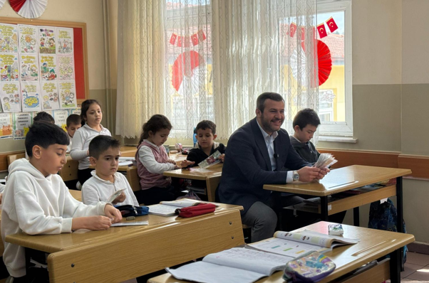 Karabük Belediye Başkanı Çetinkaya, öğrencilerle belediyelerin görevleri ve yerel yönetimler