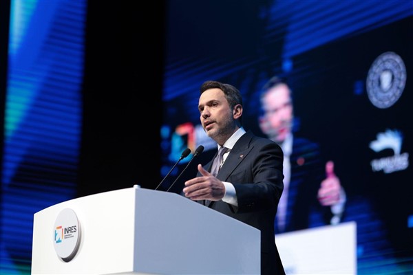 Enerji ve Tabii Kaynaklar Bakanı Alparslan Bayraktar, petrol fiyatlarındaki artışın