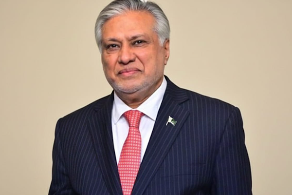 Pakistan Başbakanı Şahbaz Şerif, Dışişleri Bakanı Ishaq Dar ve PPP