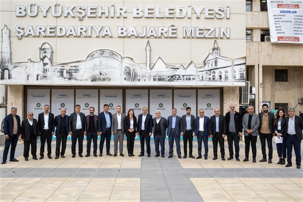 Büyükşehir Belediyesi Eş Başkanı Serra Bucak, Sur ilçesindeki muhtarlarla bir