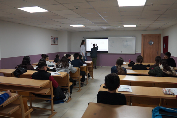 Esenyurt Belediyesi, öğrencilerin akademik başarılarını artırmak amacıyla “Paket Ders Sistemi”ni