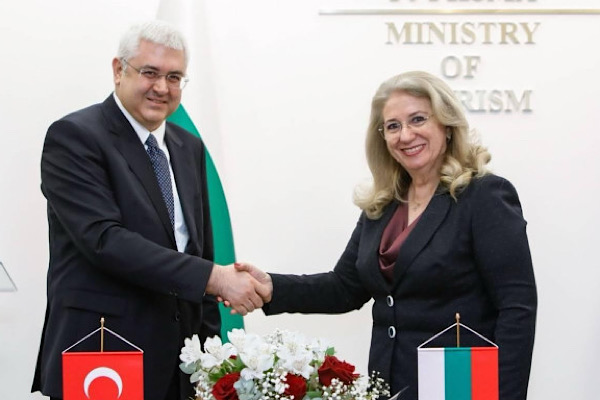 Bulgaristan Turizm Bakanlığı ile Türkiye Büyükelçisi arasındaki diplomatik görüşmede, turist