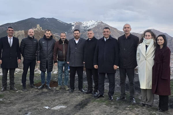 Gümüşhane Belediyesi, Canca Kalesi'nde seyir terası ve kafe projesiyle sosyal