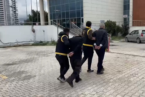 A.E. alkol ya da uyuşturucu etkisiyle araç kullanmaktan, D.B. ise