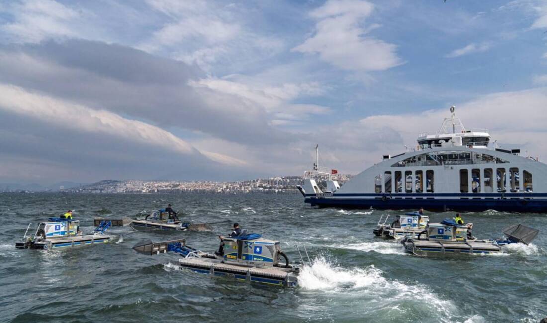 İzmir Büyükşehir Belediyesi, İZDENİZ tarafından temizlik filosuna 5 amfibi araç