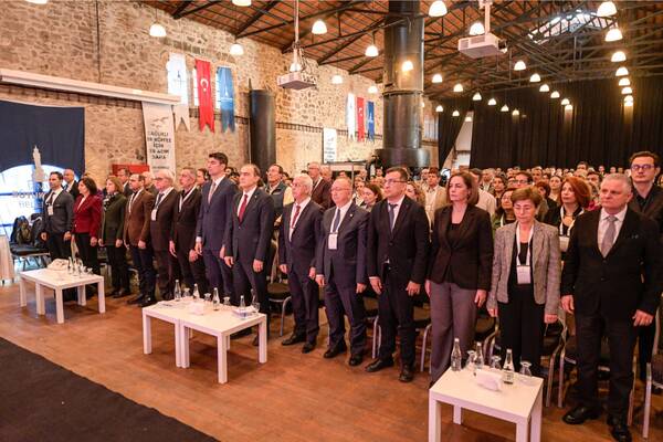 İzmir Büyükşehir Belediyesi, "Sağlıklı Körfez" hedefi doğrultusunda uluslararası konferans düzenledi.