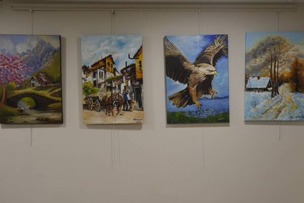 Leyla Varna'nın küratörlüğündeki sergi, Kartal Belediyesi Fuaye Alanı'nda açıldı. Demet