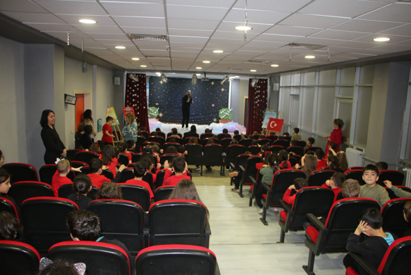 Gümüşpınar Eğe Sanayi İlkokulu'nda düzenlenen etkinlikte, minik öğrencilere suyun önemi