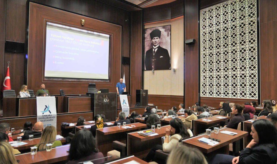 Keçiören Belediyesi'nin düzenlediği sağlıklı yaşam seminerinde Kardiyoloji Uzmanı Prof. Dr.