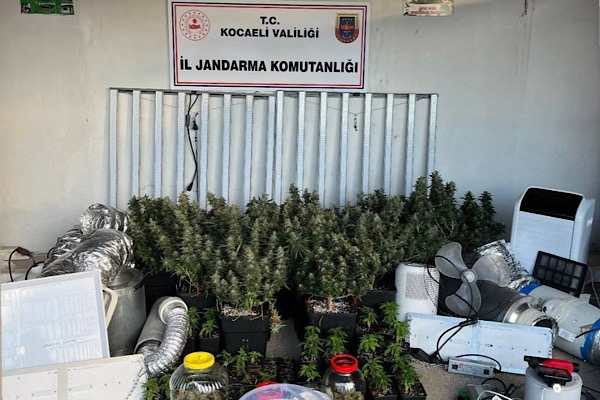 Kocaeli'de Valilik ve Jandarma tarafından gerçekleştirilen operasyonda, uyuşturucu ticareti yapan